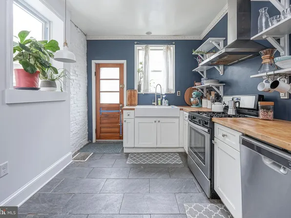 2323 S Bouvier St, Philadelphia, PA 19145