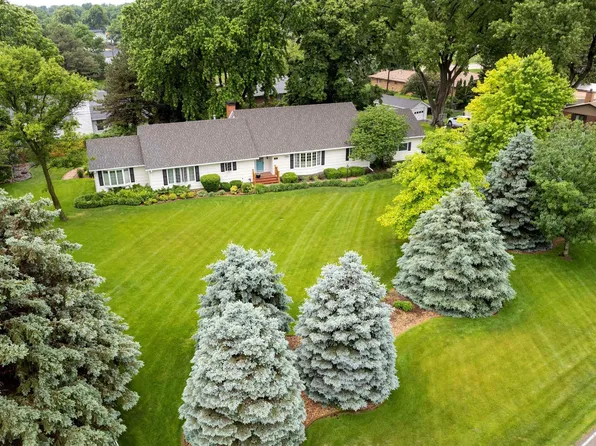 1839 W 12th St, Hastings, NE 68901