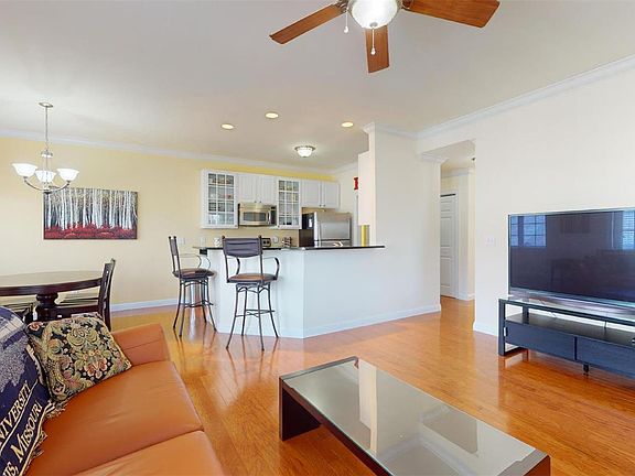 5th image of 751 Windberry Ct #20