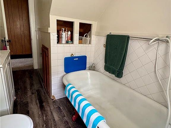 2nd image of 602 W Walnut St