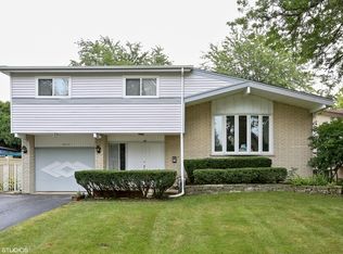 9917 N Warren Rd, Niles, IL 60714