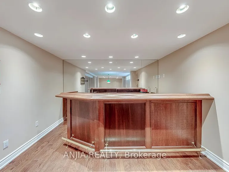2419 Lionheart Cres — Photo 31