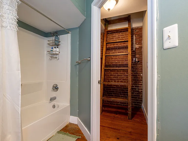 101 S Bentz St — Photo 27