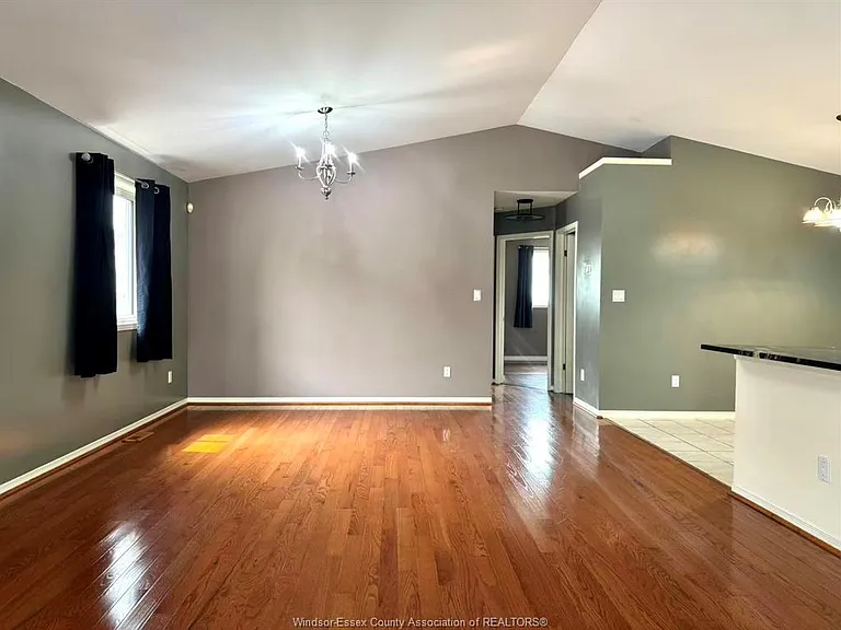 1011 Silverdale Dr — Photo 2