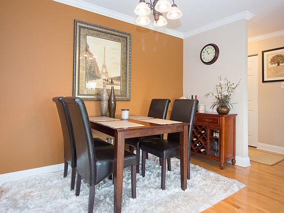 5th image of 680 Marilyn Ave APT 209