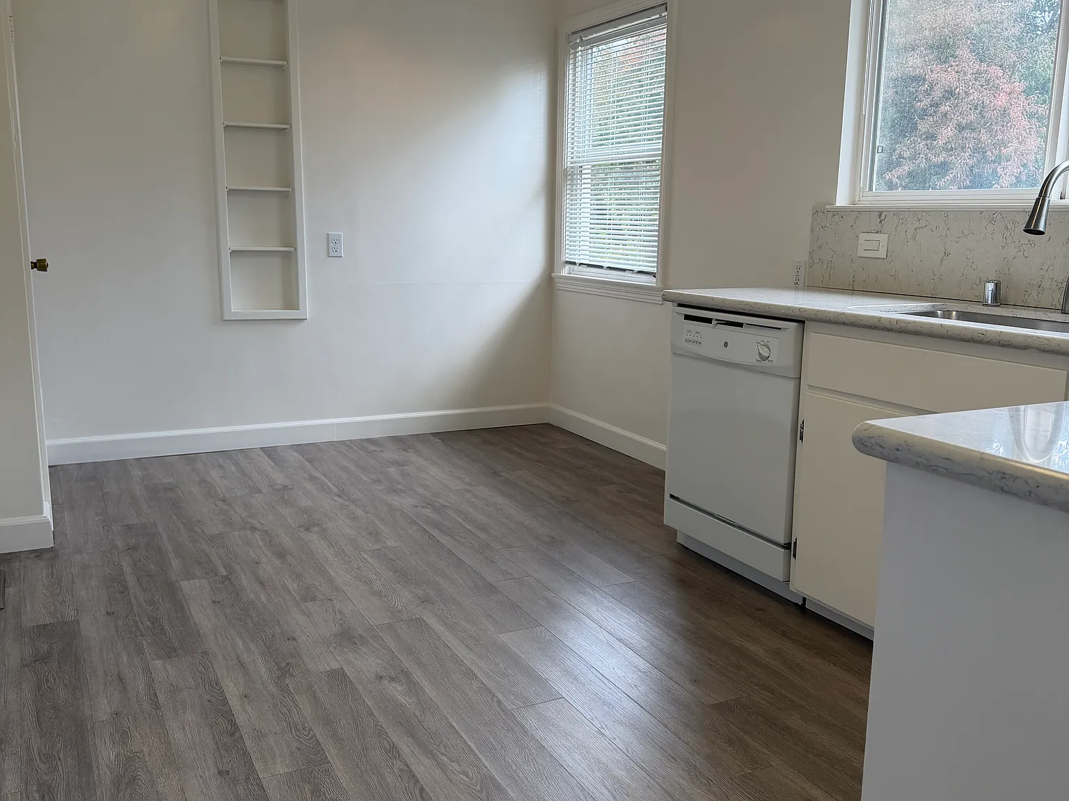 2 bed, 1050 sqft, $4,475 — Photo 4