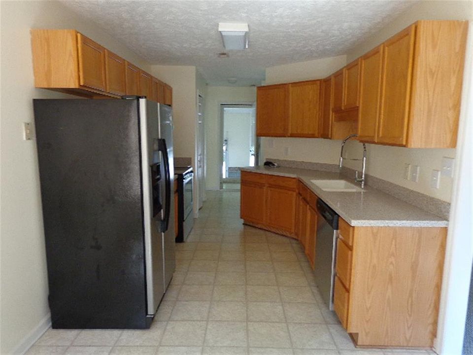 1st image of 71 Lakeside Ln