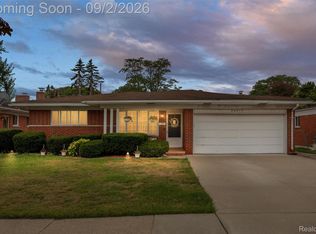 30219 Pembroke Dr, Warren, MI 48092