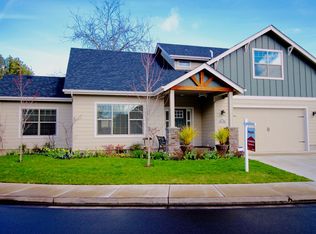 1077 S 40th St, Springfield, OR 97478