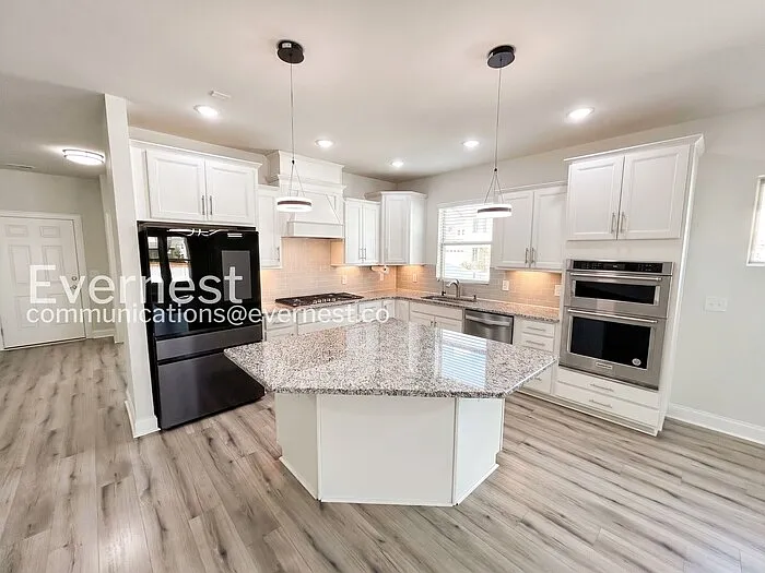 732 Prescott Ln — Photo 5