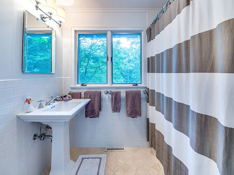 64 Winding Way — Photo 11