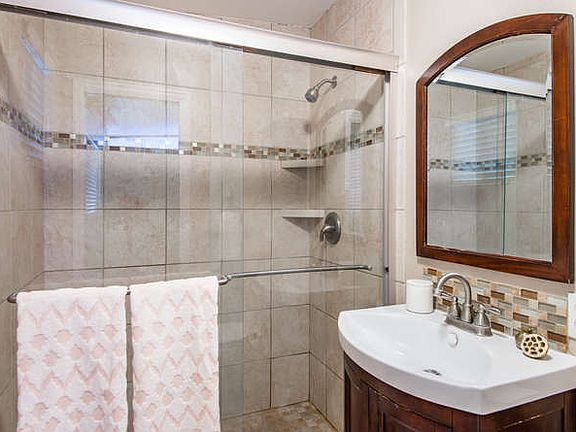 3rd image of 4533 S Tanglewood Dr