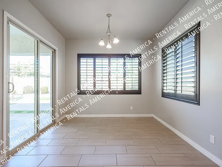 8544 W Midway Ave — Photo 12