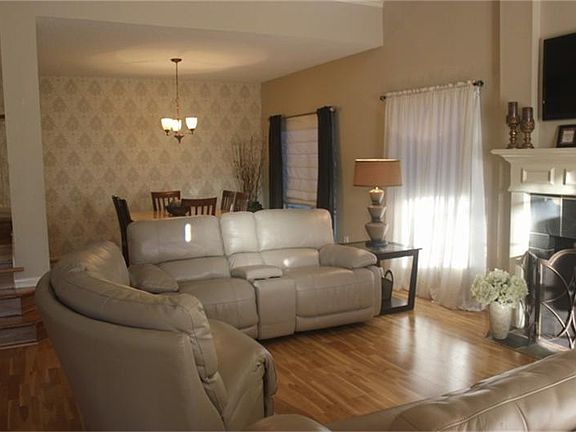 3rd image of 1921 Dublin Dr