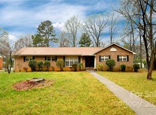 6129 Woodbridge Rd, Charlotte, NC 28227