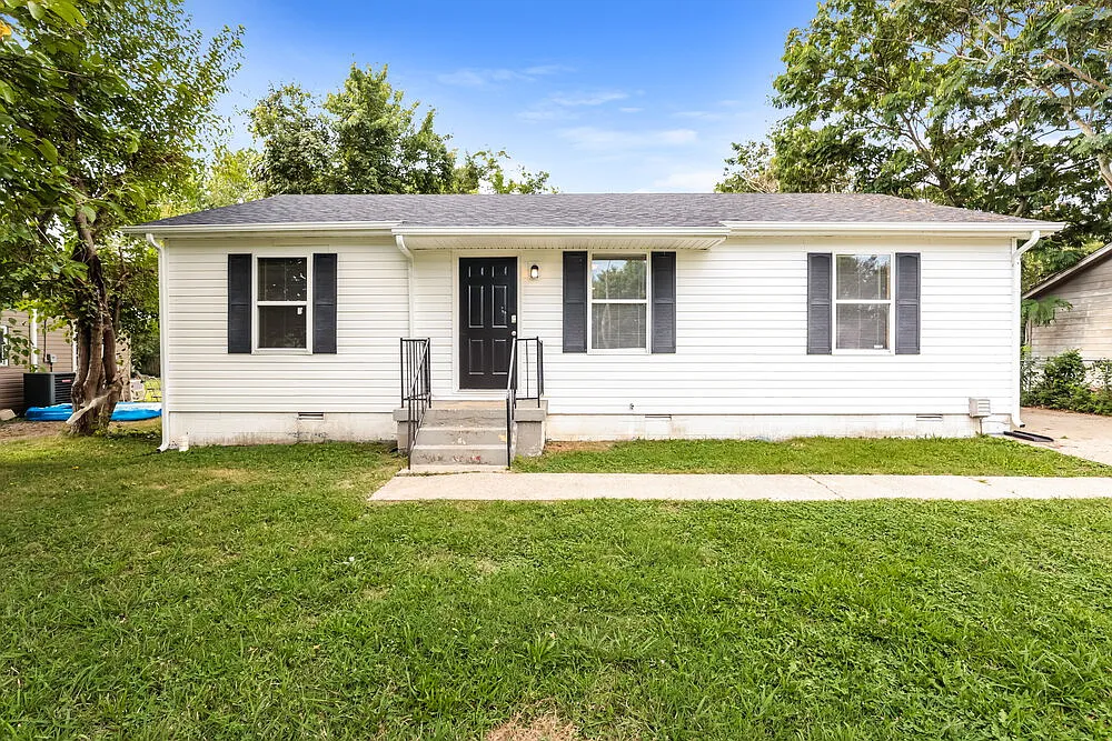 4 bed, 2.0 bath, 1542 sqft, $1,925 — Photo 1