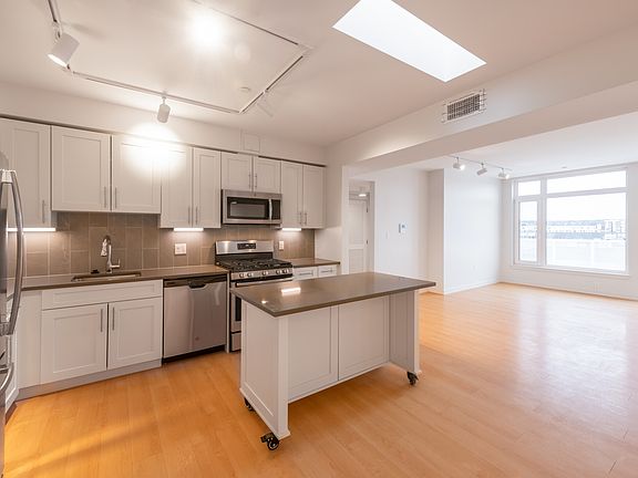 2nd image of 77 New St