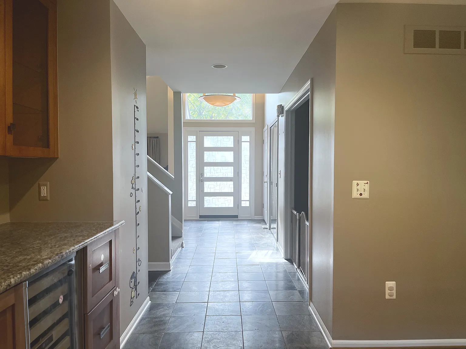 3 bed, 2.5 bath, 2287 sqft, $3,049 — Photo 2