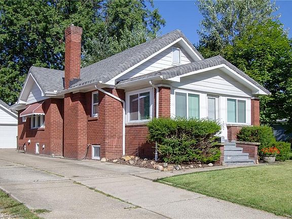 2nd image of 2780 6th St