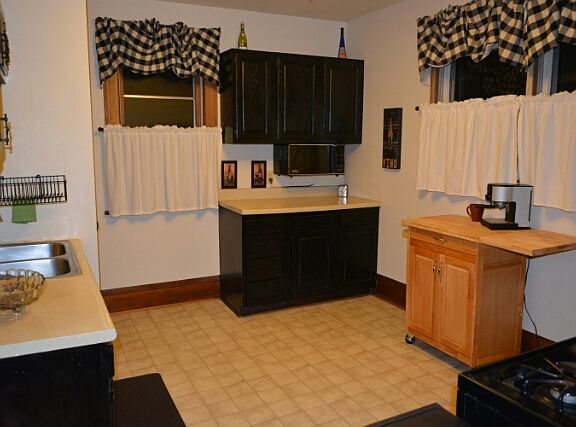 Big Kitchen with plenty of w