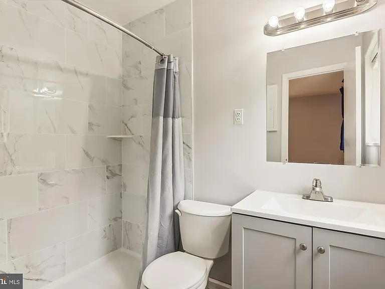 10631 Montrose Ave #M-202 — Photo 23