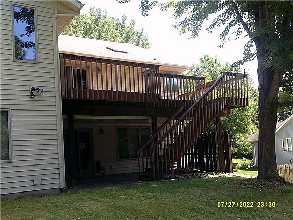 3rd image of 441 Larkspur Ln E