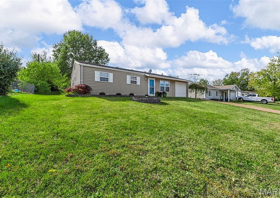 1st image of 302 Heyden Dr