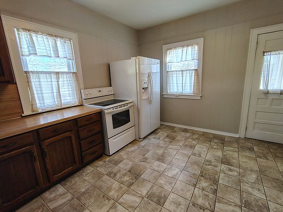 2nd image of 117 W Main Ave
