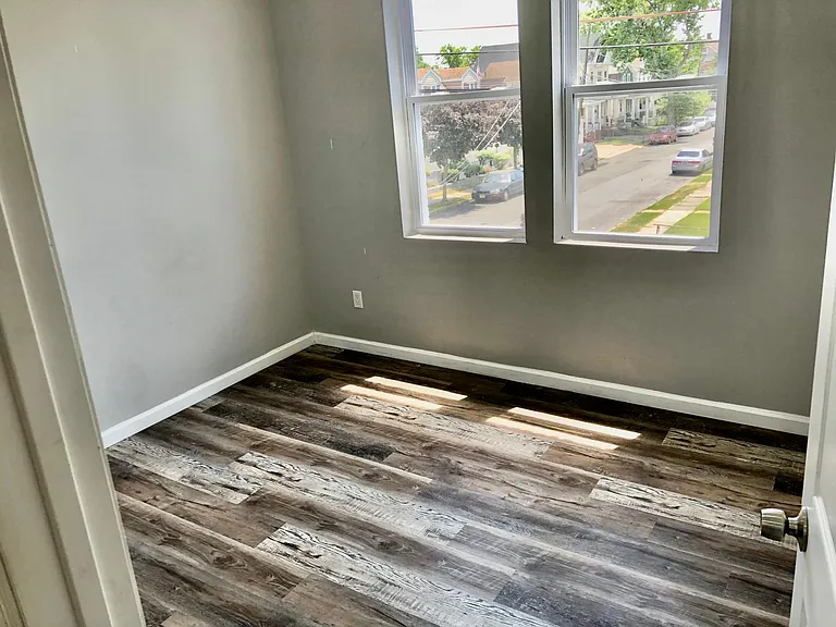 560 Brace Ave #2 — Photo 9
