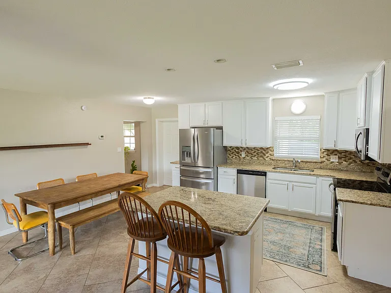 650 S Park Ave — Photo 6