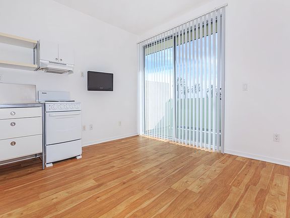 5th image of 1299 E Green St Unit 407