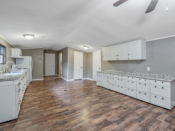 4th image of 360 W Elm Dr
