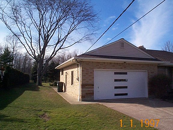 3rd image of 608 Strumbly Dr