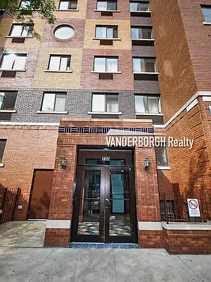 5th image of 725 E 9th St APT 6E
