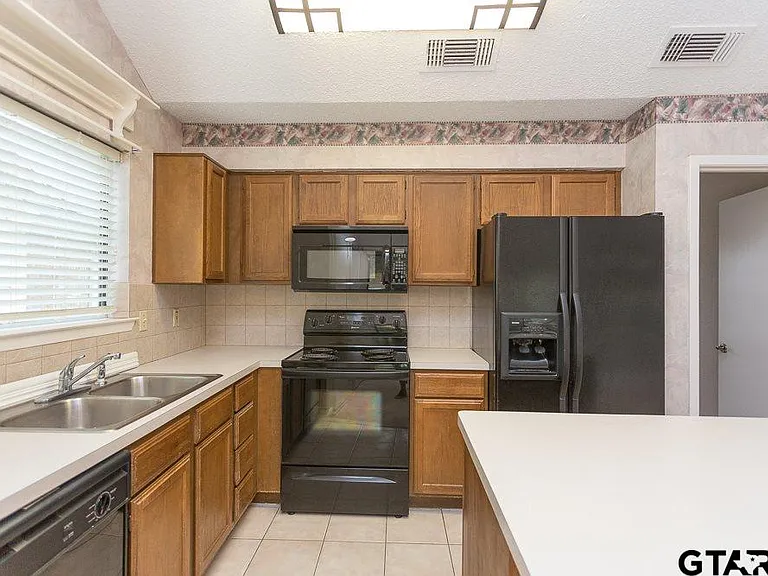 1767 Eaglewood Dr — Photo 7