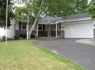 5193 Lilac Ln, Greendale, WI 53129