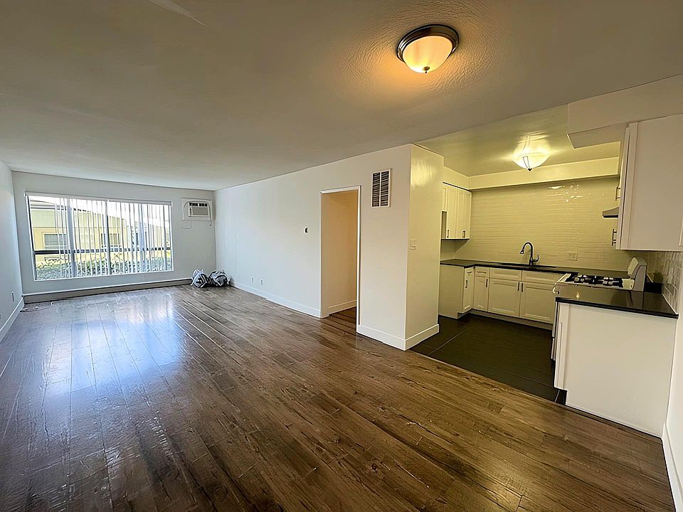 1st image of 5030 Maplewood Ave #104