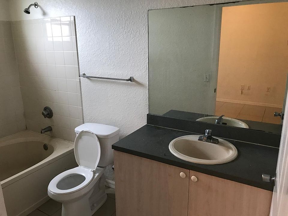 2nd image of 2303 Belmont Ln
