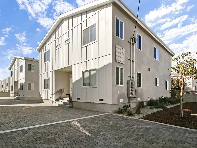 6841 Radford Ave — Photo 1