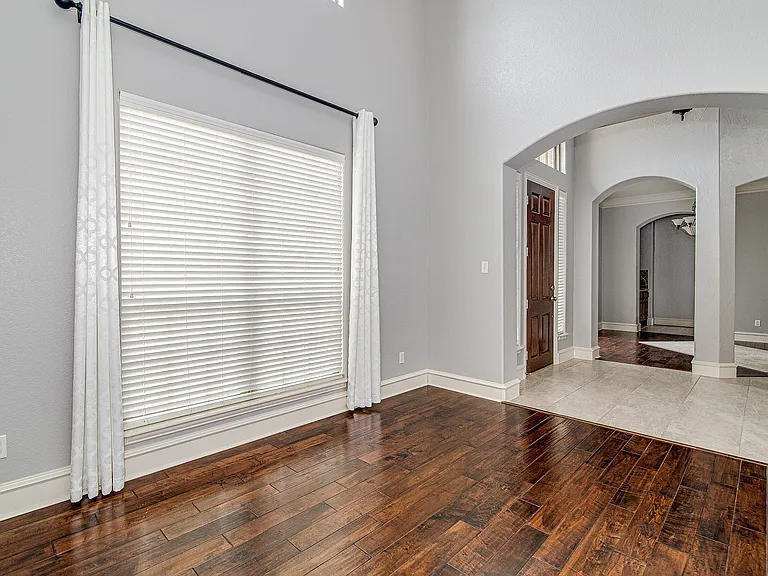 828 Thomas Crossing Dr — Photo 10