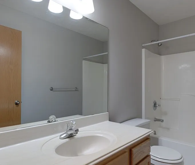 519 N Bristol Ct — Photo 10