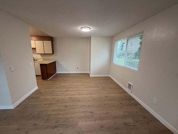 4th image of 1270 Cedar Ave #1