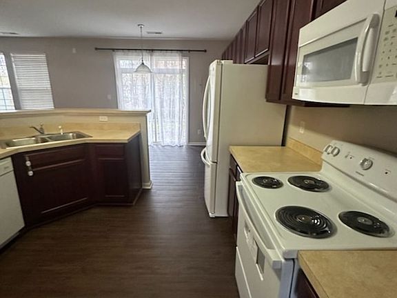 4th image of 4011 Burr Oak Pl