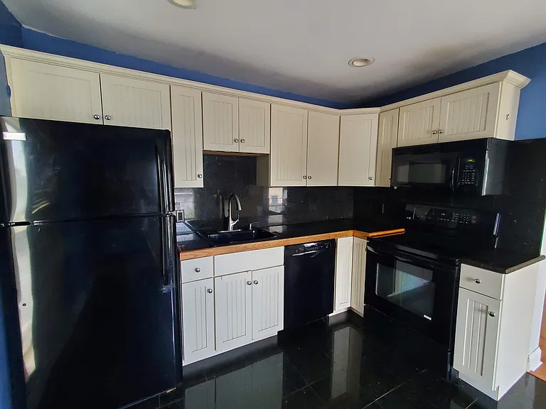 537 Islington St #2 — Photo 6