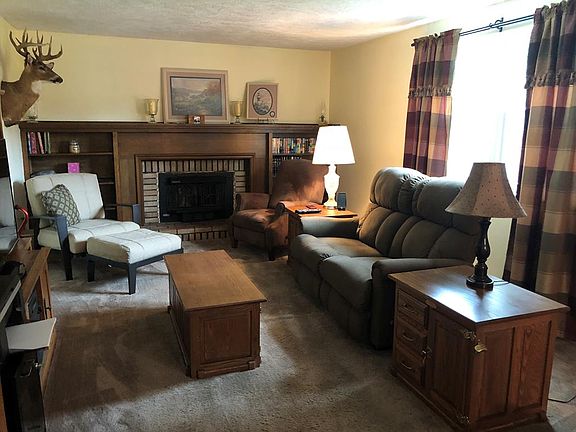 2nd image of 1355 Hillcrest Dr
