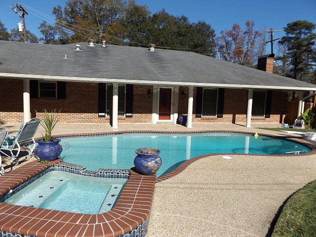 1st image of 1400 Southwood Dr