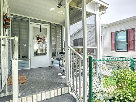 2nd image of 612 Puffin Drive