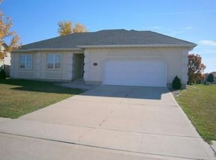 3359 Ridgeview Dr, Des Moines, IA 50320