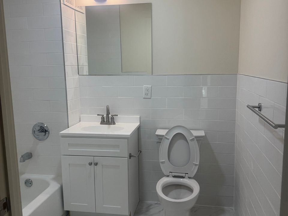 1st image of 409 Warburton Ave #3C