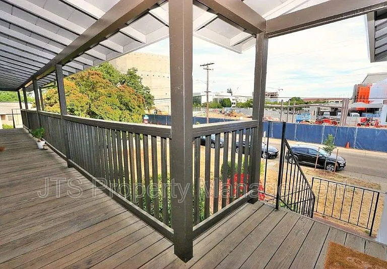 4439 V St #6 — Photo 45